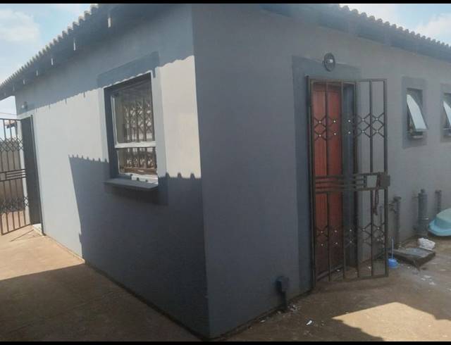 3 BEDROOM HOUSE FOR SALE IN LUFHERENG